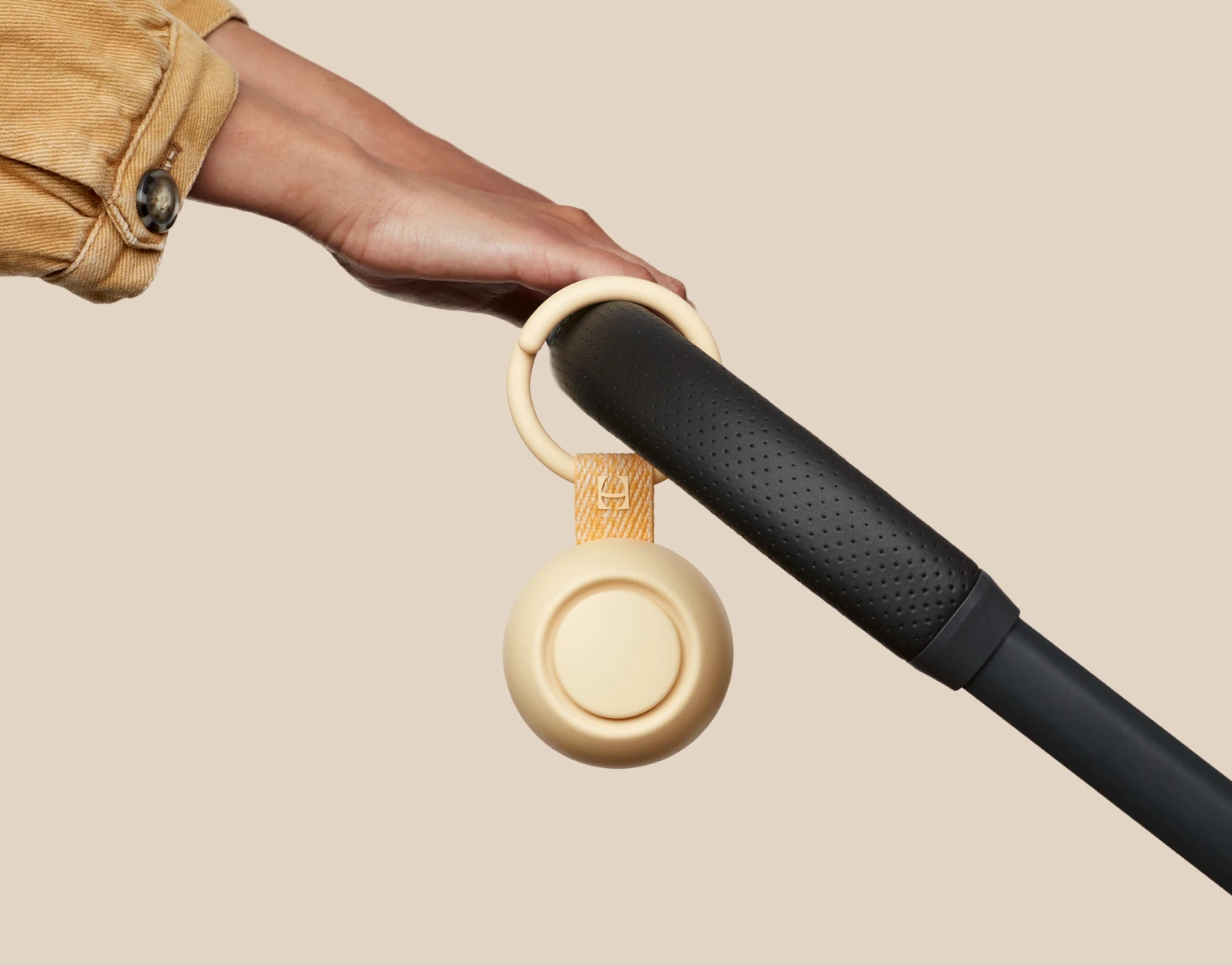 Hatch Go Honey clipped on a stroller