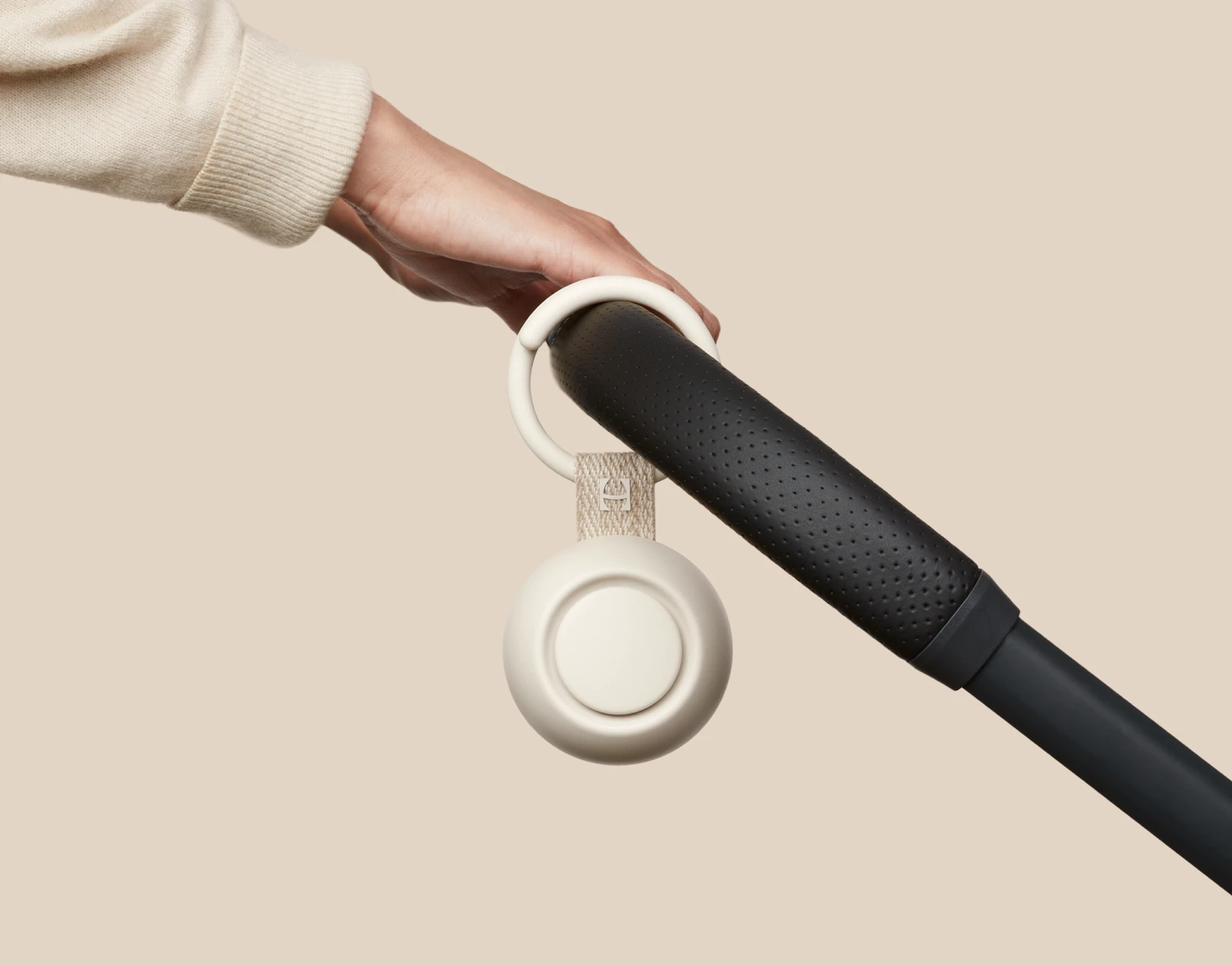 Hatch Go Putty clipped on a stroller